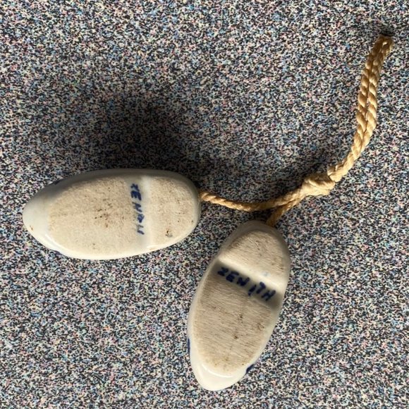 Vintage Miniature 1.25" Ceramic Dutch Clogs Delft Blue White Holland Win… - Picture 4 of 6